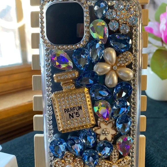 3D Bling Case for IPhone 11 - Picture 3 of 4